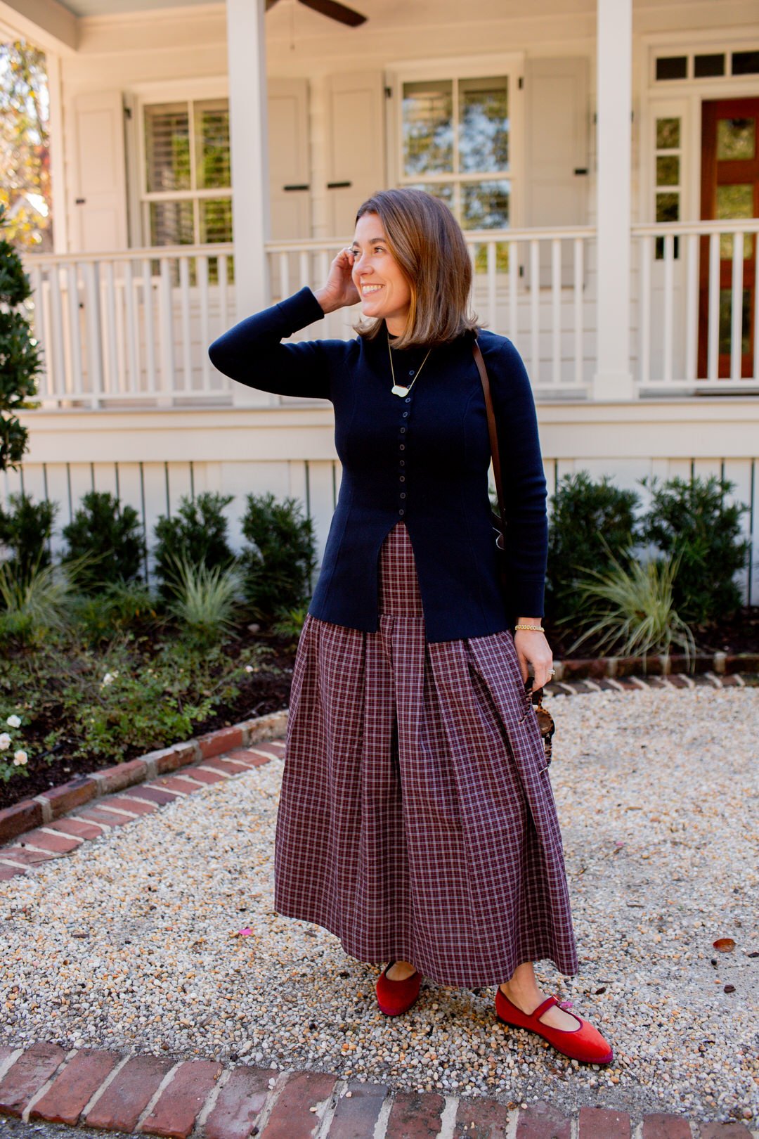 Thanksgiving outfit ideas for women, plaid skirt for fall